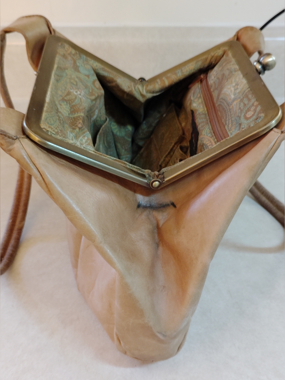 HOBO Soft Tan Leather Shoulder Bag - Picture 6 of 9